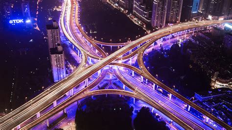 Akıllı Şehir Teknolojileri: IoT Sensörler, Akıllı Aydınlatma ve Trafik Yönetimi ile Kentlerin Geleceği